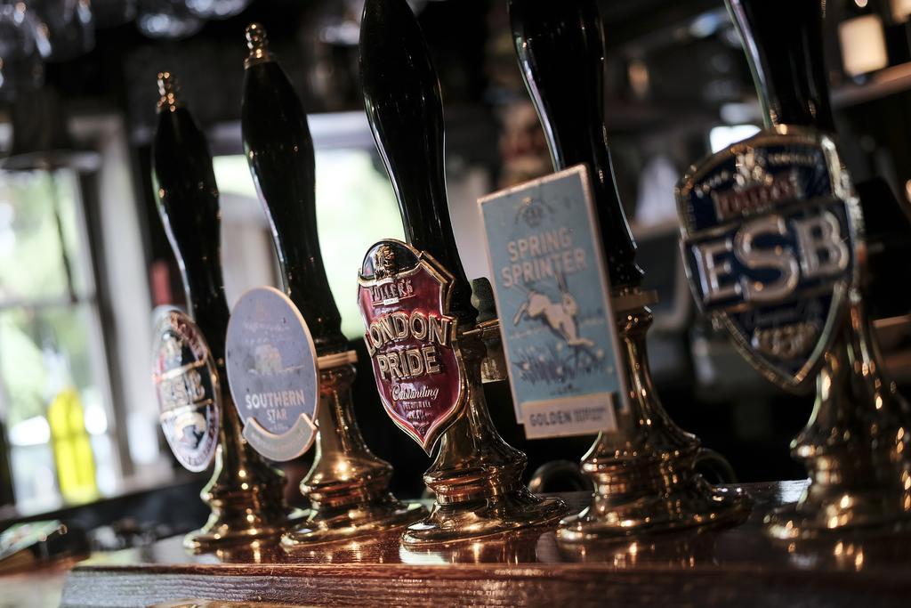 Bull Inn Ридинг Экстерьер фото